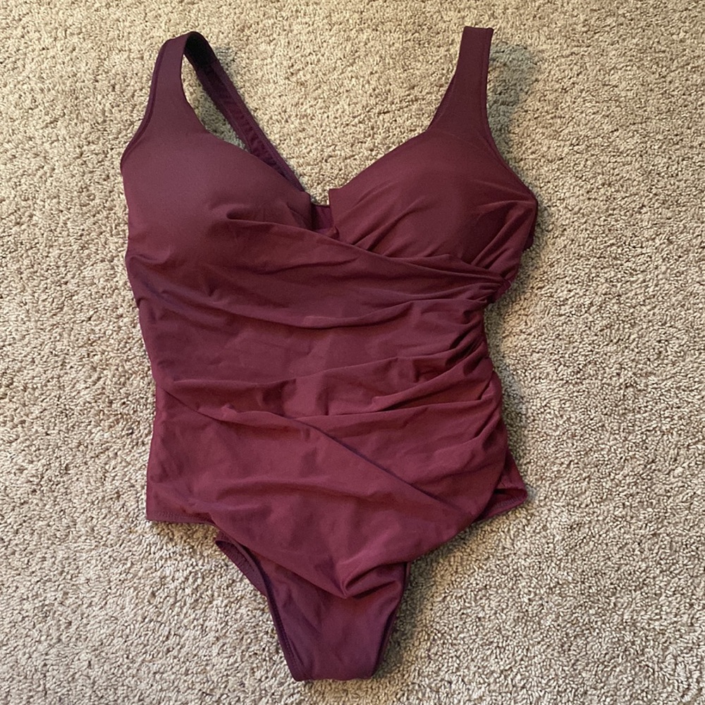 Miraclesuit excellent condition Cabernet wine colored size 24